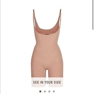 Skims openbust bodysuit BRANDNEW S/M Sienna w/ bag